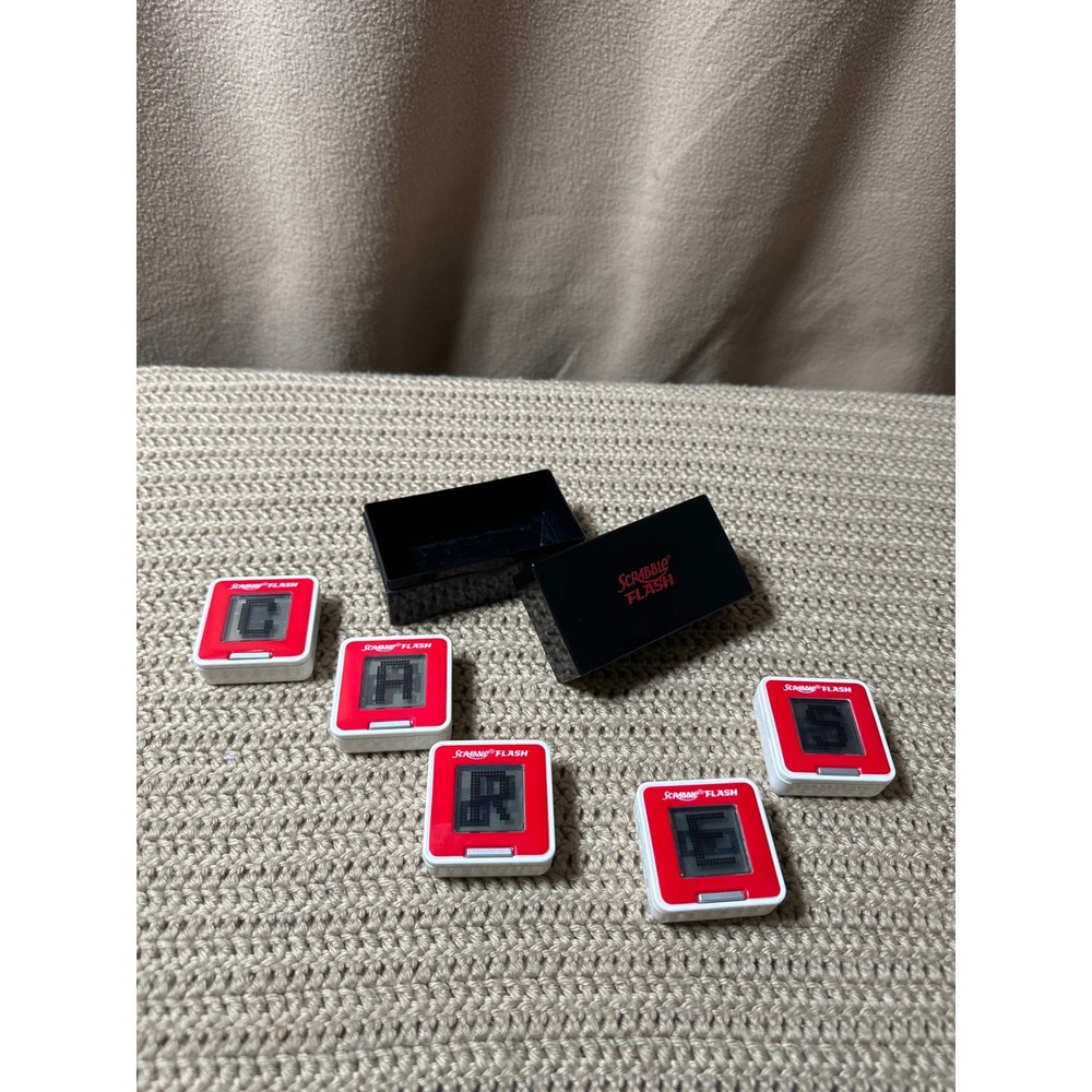 Hasbro Scrabble Flash Electronic Word Game 5 SmartBlocks with Case